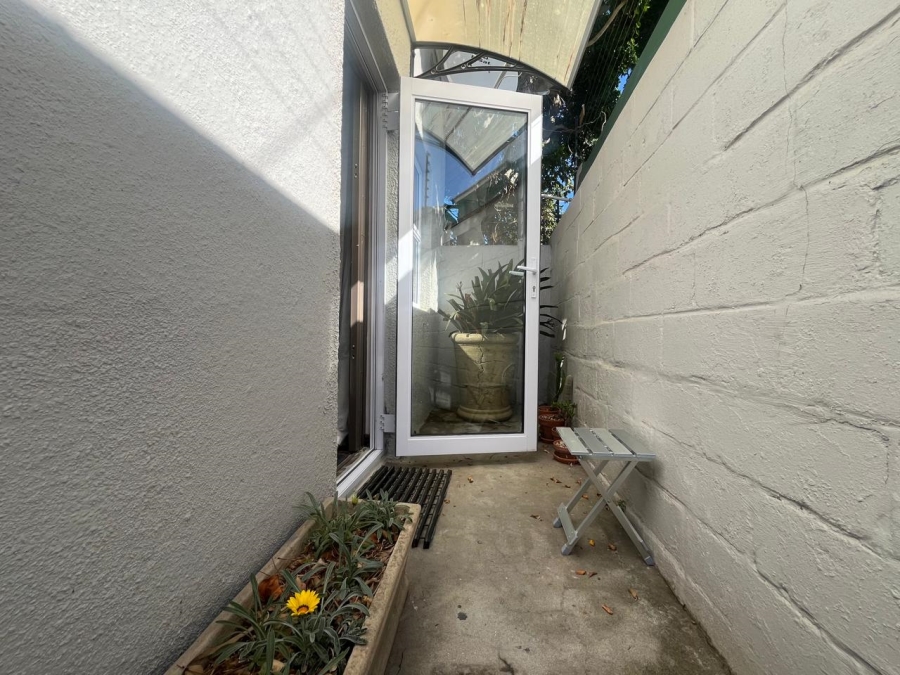 0 Bedroom Property for Sale in Vredehoek Western Cape